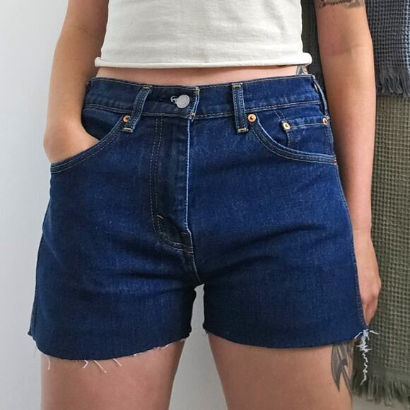 Levi Cut Off Shorts - Picture 5 of 12